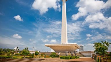 Indonesie_jakarta_Monas_vrijheidsbeeld_Bomen_Shutterstock