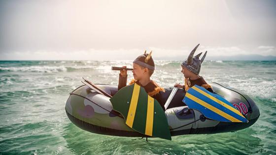denemarken_algemeen_zee_kinderen_viking_roeibootje_GettyImages-586708988