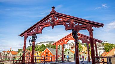 noorwegen_trondelag_trondheim_brug_gamle-bybro_shutterstock_1773598388