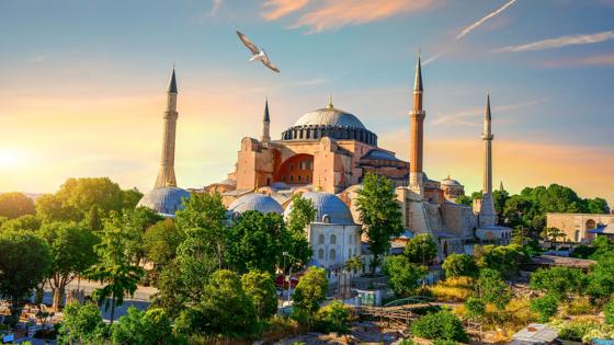 Turkije-Istanbul-Hagia-Sophia-zonsondergang-GettyImages