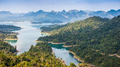 thailand_zuid-thailand_surat-thani_khao-sok-nationaal-park_uitzicht-over-park_b.jpg