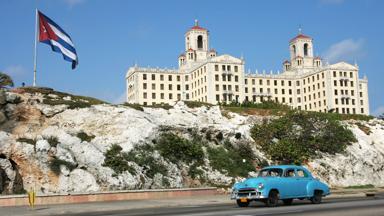 cuba_havana_old timer voor hotel national_a