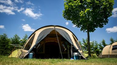 België_Deulin-Hotton_Camping_Pont_De_Deulin_Tunneltent_Exterieur