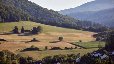 Duitsland_Eifel_Lindner_Nürburgrin_Ferienpark_Landschap_Boven_Schuld