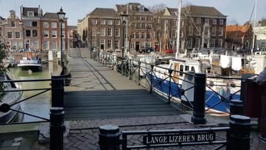 Nederland_Dordrecht_riviercruise België en Zuid-Nederland_lange ijzeren brug in haven_h