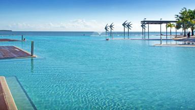 australie_queensland_cairns_lagune_zwemmen_strandje_shutterstock_1078799888