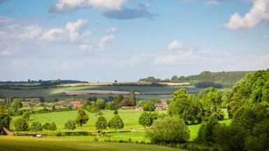 nederland_limburg_heuvelland_heuvels_weide_GettyImages-1296352754