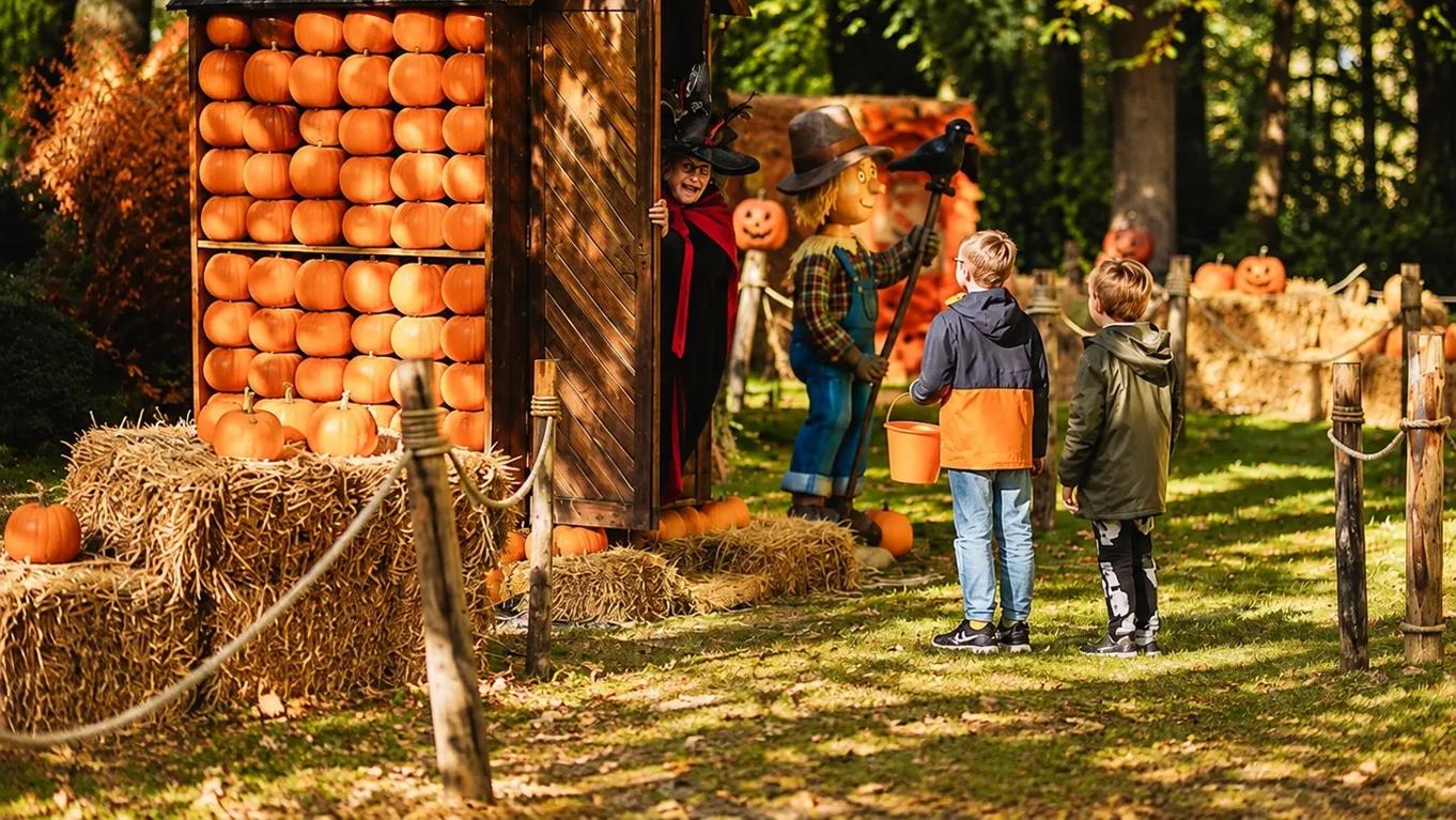 Kinderen in pretpark julianatoren