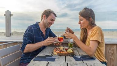 sfeer_normandie_departement-calvados_trouville-sur-mer_diner_stel_strand_copyright-Calvados-Attractivite