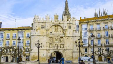 spanje_castilllie-en-leon_Burgos_poort_stad_pixabay