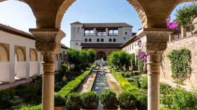 spanje_andalusie_granada_alhambra_generalife_patio_binnentuin_shutterstock_1010603251