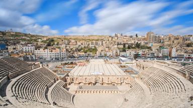 jordanie_amman_uitzicht op amman vanaf amfitheater in de stad_shutterstock