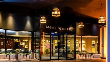 Hotel-Frankrijk-Picardie-Lille-Mercure-Marcq-en-Baroeul-entree-avond