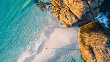 Australië, luchtfoto, baai - GettyImages-1299198919