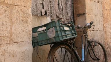 spanje_balearen_mallorca_detail_fiets-bij-houten-deur_shutterstock.jpg