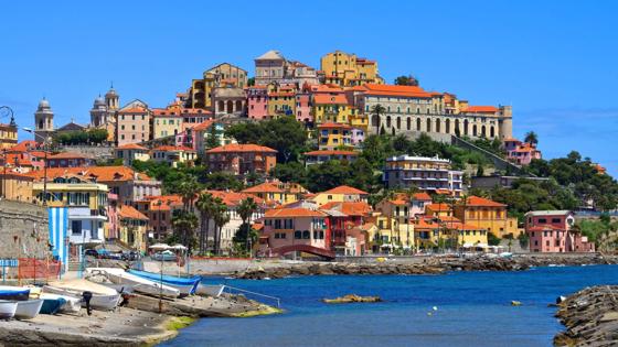 italie_ligurie_imperia_kust_strand_huizen_shutterstock