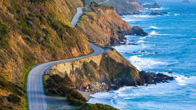 Verenigde Staten_California_Pacific Coast Highway_weg langs oceaan-rotsen