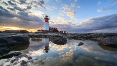 finland_botnische-golf_kvarken_kvarken-archipel_vuurtoren_zonsondergang_reflectie_rotsen_shutterstock