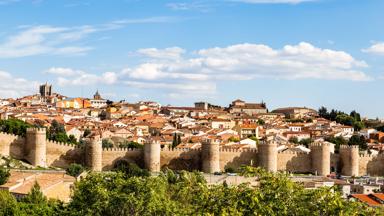 spanje_castillie-en-leon_avila_stadsmuur_vestingstad_shutterstock