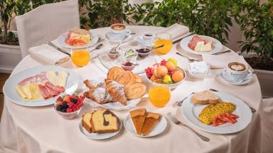 Italië_Hotel_Sardinië_Olbia_Hotel_ Rocca Sarde_sfeer restaurant zwembad_a (9)