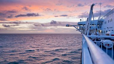 algemeen_ferry_noordzee_zonsondergang_veerboot_GettyImages-184865708