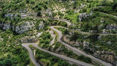 Frankrijk-Occitanie-Lozere-Gorges-du-Tarn-kronkelweg©CRT Occitanie-Staart.com