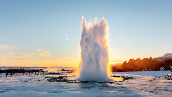 IJsland, geiser, Strokkur - GettyImages-1205122838