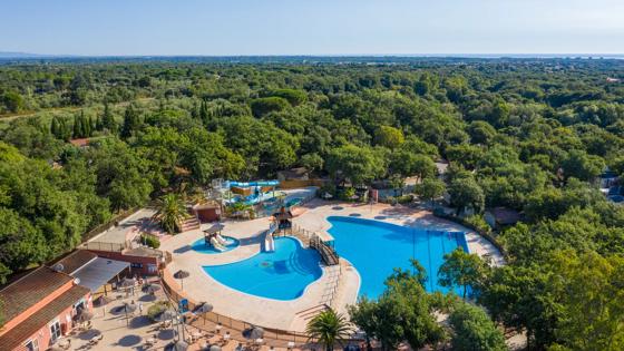 camping_frankrijk_languedoc-roussillon_argeles_sur_mer_camping_bois_fleuri_zwembad_luchtfoto_h