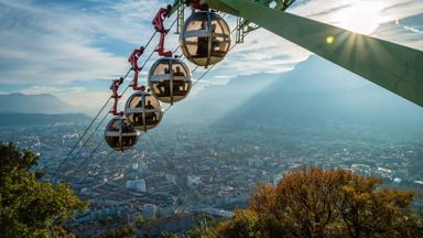 frankrijk_rhone-alpen_grenoble_zonsondergang-kabelbaan_shutterstock