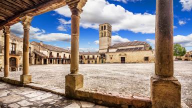 spanje_segovia_pedraza_grote-plein_shutterstock