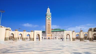 marokko_casablanca-settat_casablanca_hassan-II-moskee_plein_overzicht_mens_minaret_b