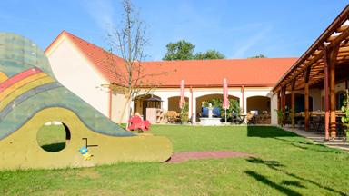 FOX_AT_Burgenland_Neutal_Jufa hotel Neutal_vooraanzicht 1