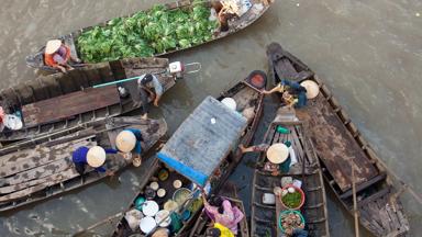 vietnam_mekong-delta_drijvende-markt_bootjes_rivier_shutterstock_299039465