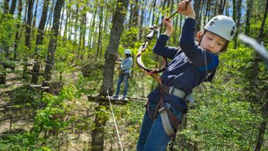 italie_trentino_klimpark_jongen_kind_boomklimmen_GettyImages-1256311790