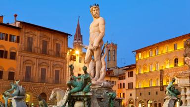 italie_toscane_florence_plein_piazza-della-signori_neptunus_standbeeld_avond_getty