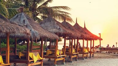 indonesie_bali_zonsondergang_strand_restaurant_b.jpg