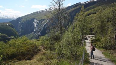 Hiking along the edge of the Hardangervidda.