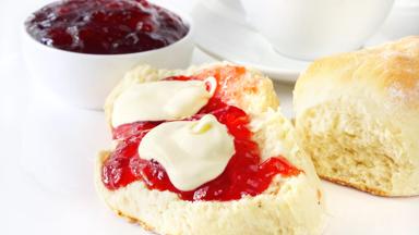 verenigd-koninkrijk_algemeen_eten_scone_4_shutterstock_21002140_