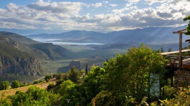 griekenland_centraal-griekenland_parnassus-berg_uitzicht_shutterstock_1994264456