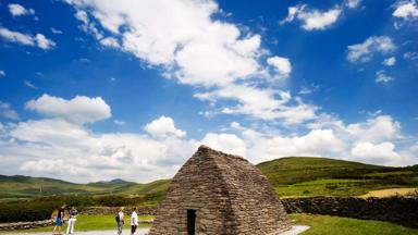 sfeer_ierland_kerry_dingle_gallarus-oratory_stenen-kapel_tourism-ireland.jpg