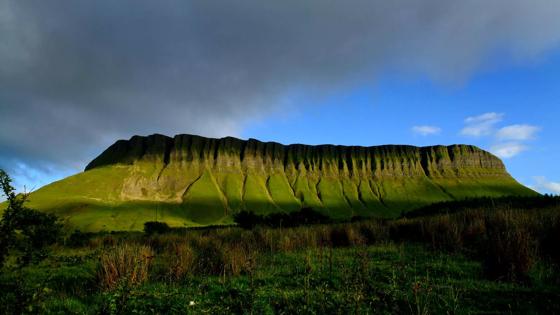 ierland_county_sligo_berg_benbulben_tourism_ireland