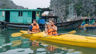 vietnam_halong-bay_kajakken_reiziger_koppel_7_b