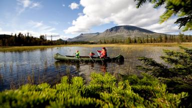 noorwegen-oostland-hemsedal-kanoen_gezin_kinderen_meer_copyright-nils-erik-bjorholt