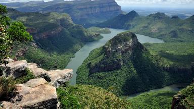 zuid-afrika_limpopo_panorama-route_blyde-river-canyon_bergen_rivier_shutterstock