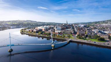 noord-ierland_derry_peace-bridge_city_dag_copyright_visit-derry