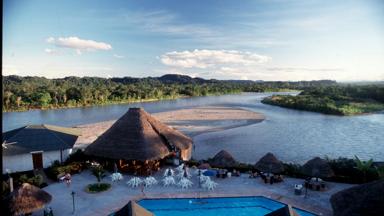 hotel_ecuador_amazone_tena_la-casa-del-suizo_zwembad_rivier_jungle_a