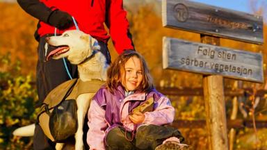 noorwegen_oost-noorwegen_beitostolen_wandeling-met-huskys-kind
