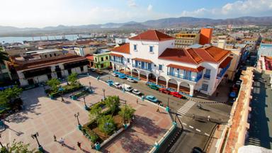 cuba_santiago de cuba_parque cespedes_shutterstock