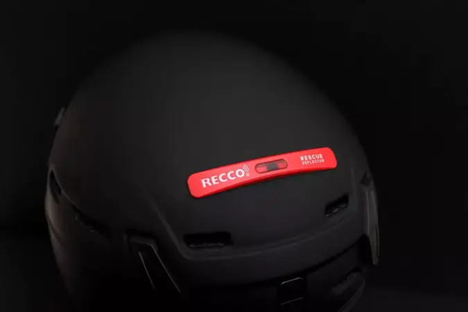 Recco reflector voor helm