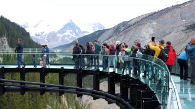 canada_alberta_columbia-icefield_skywalk_reizigers_2_f